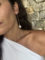 ⁦עגילי פנינה ארוכים⁩ – תמונה ⁦2⁩